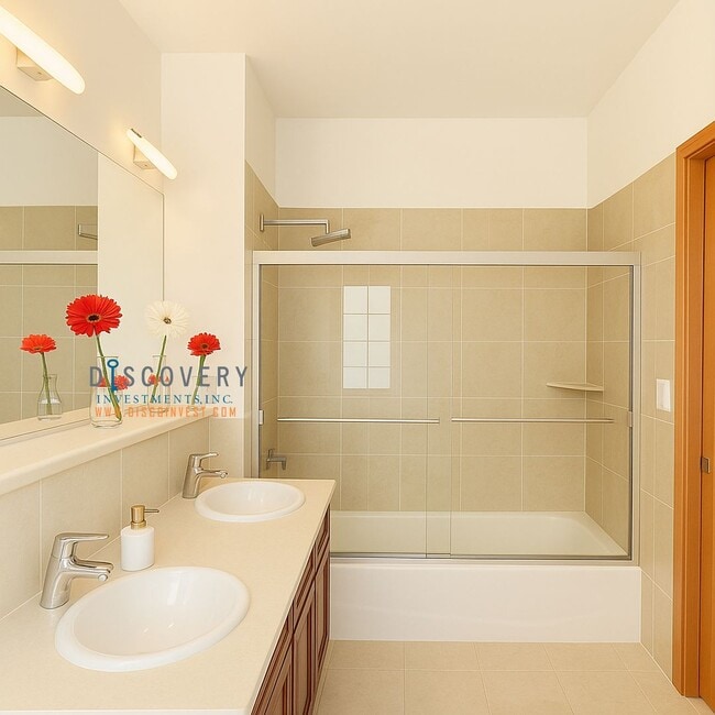 Building Photo - Contemporary Upper Broadway Terrace Four B...