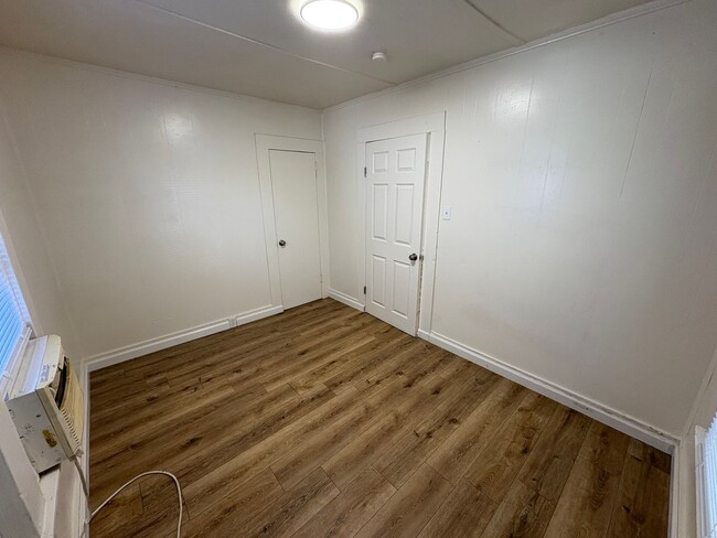Building Photo - Spacious Dinuba Home Rent Ready!
