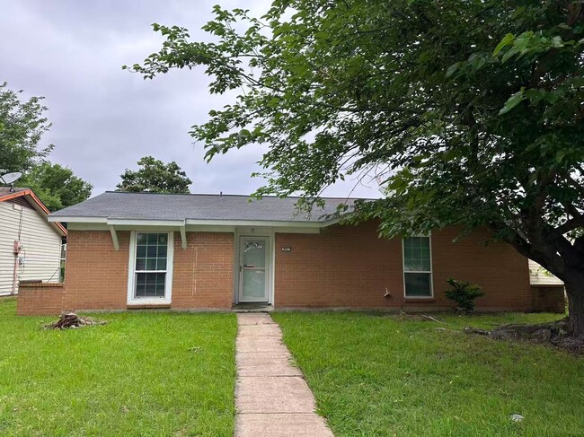 Building Photo - Great location!! Dont miss this 3 Bed house with a good rent