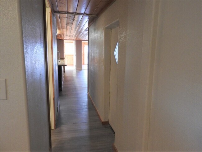 Building Photo - 2220 W Bell Vista Ave