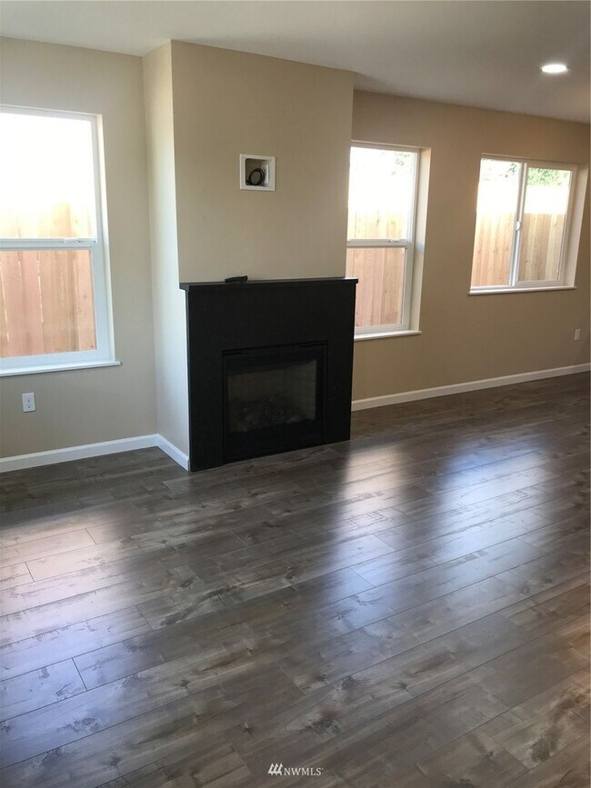 Building Photo - 3-Bedroom Home with Garage and Fenced Yard...