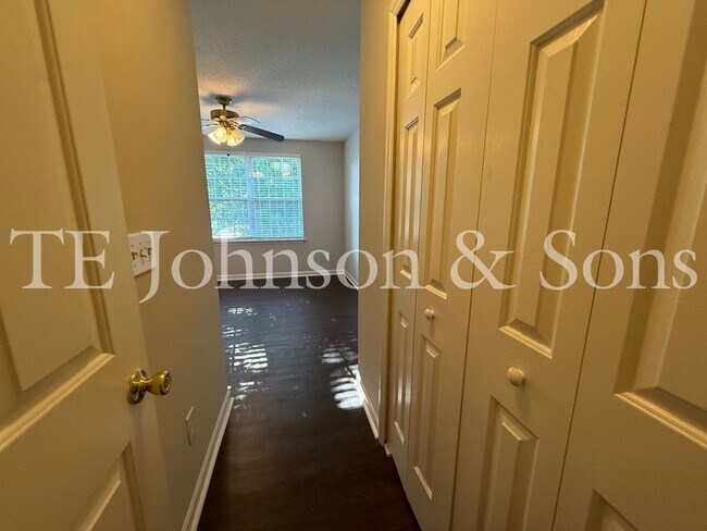 Building Photo - 3355 Kensington Pl