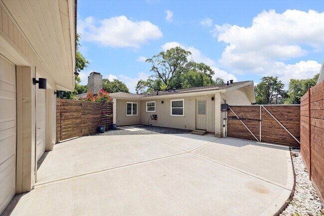 Building Photo - 7822 Braesview Ln