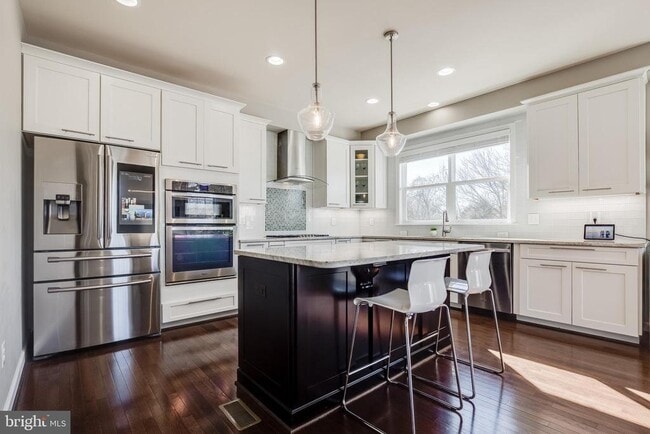 Building Photo - 6301 Ralston Way