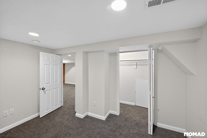 Building Photo - 2650 Cook St