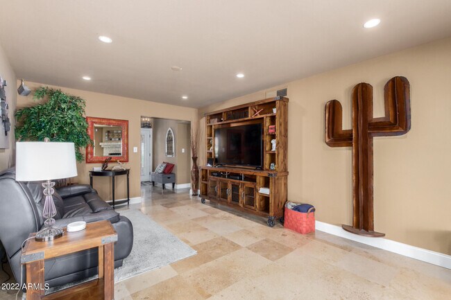 Building Photo - 9373 E Altadena Ave