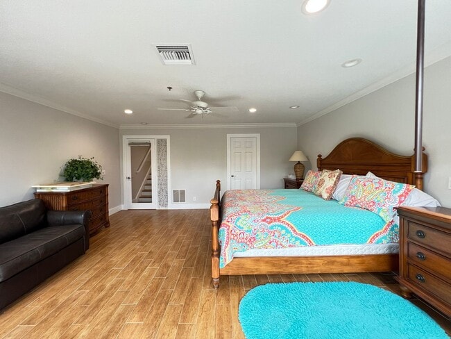 Building Photo - Beautiful 4 Bed 4.5 Bath luxury Townhouse with Elevator located by the Beach Lauderdale by the Sea