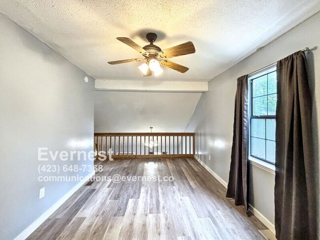 Building Photo - 3307 Pinewood Terrace