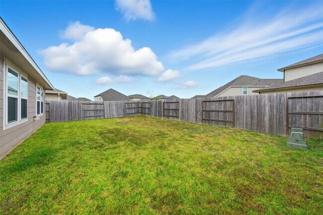 Building Photo - 7035 Toluca Dr