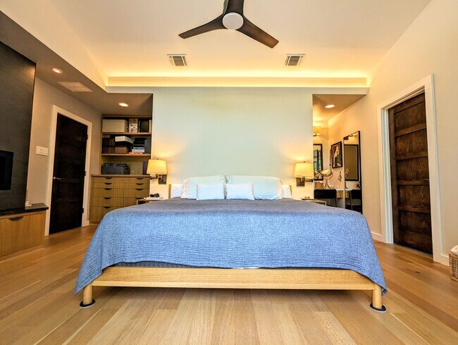 Building Photo - Remodeled Home Next To Zilker Park - 3 BR / 2 BA