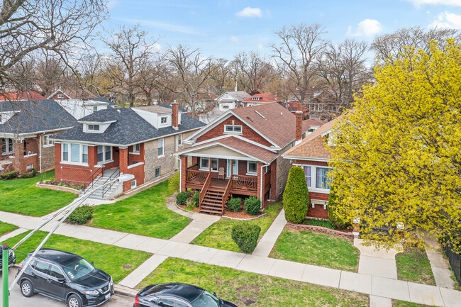 Building Photo - 7938 S Bennett Ave