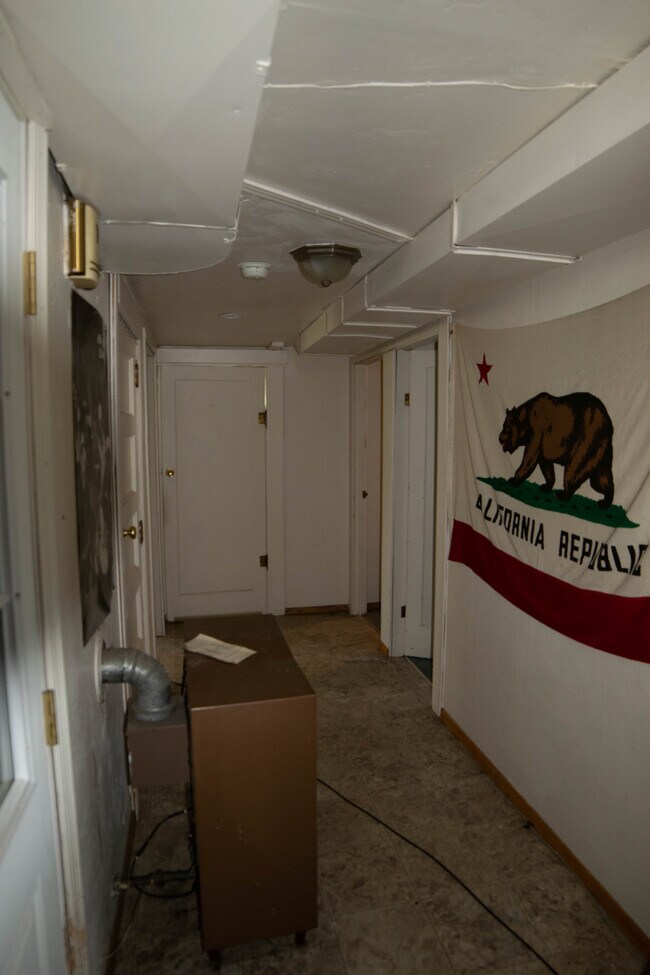 Building Photo - 414 S 12th Ave