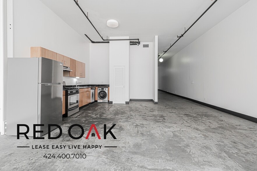 Building Photo - 620 Main St