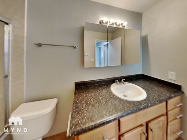 Building Photo - 320 Palo Verde Dr