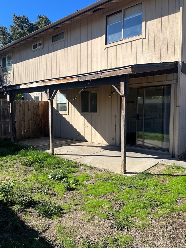 Building Photo - 511-513 Plum St