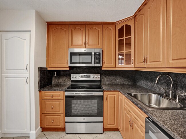 Building Photo - 3747 E Valley Green Dr