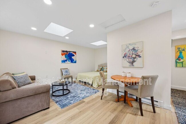 Building Photo - 742 N 90th St