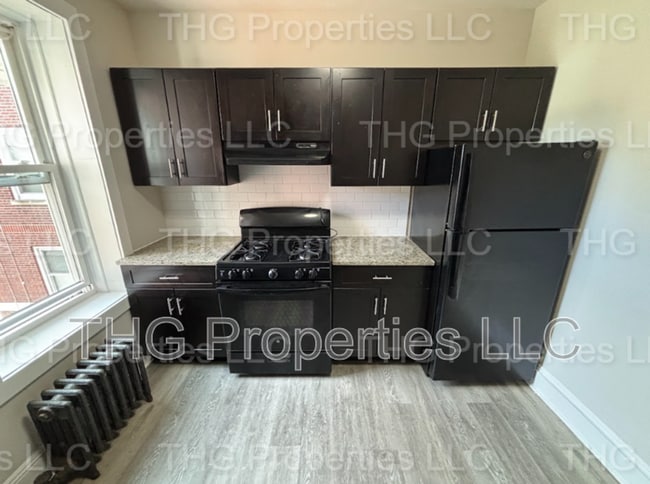 Building Photo - 490 Tremont Ave