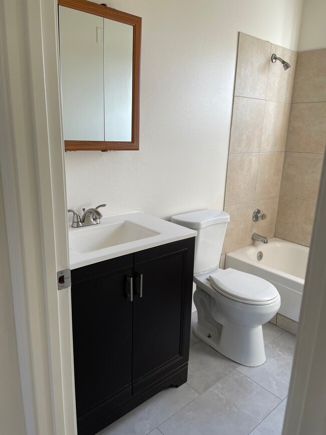 Building Photo - 1613 NE 81st Ave