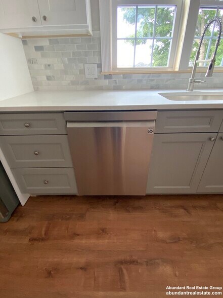 Building Photo - 16 Gould Ave