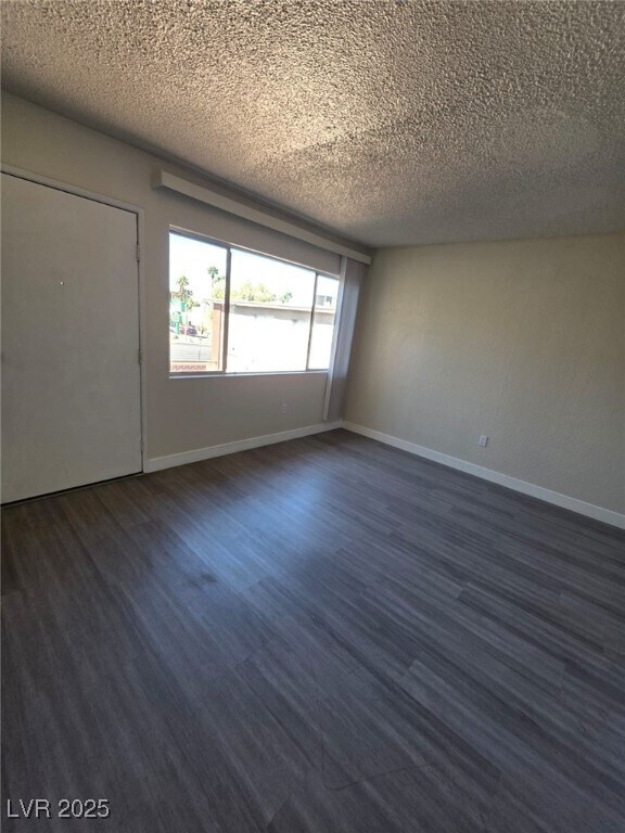 Building Photo - 1075 E Desert Inn Rd