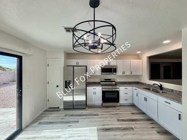 Building Photo - 5369 S Waterloo Ln