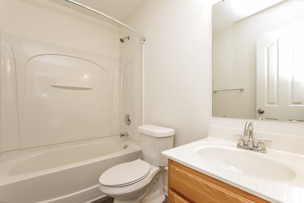 Building Photo - 555 River View Dr