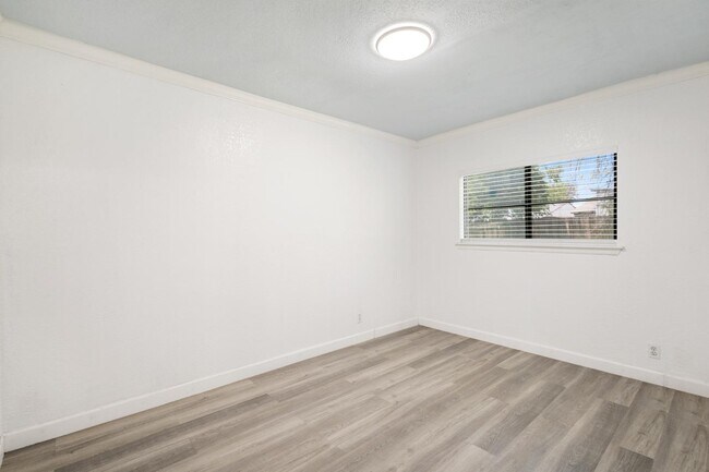 Building Photo - 4003 Sunrise Creek Dr