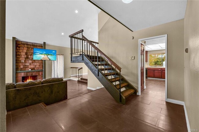 Building Photo - 845 N Juarez St
