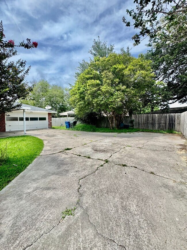 Building Photo - 5122 Moultrie Dr