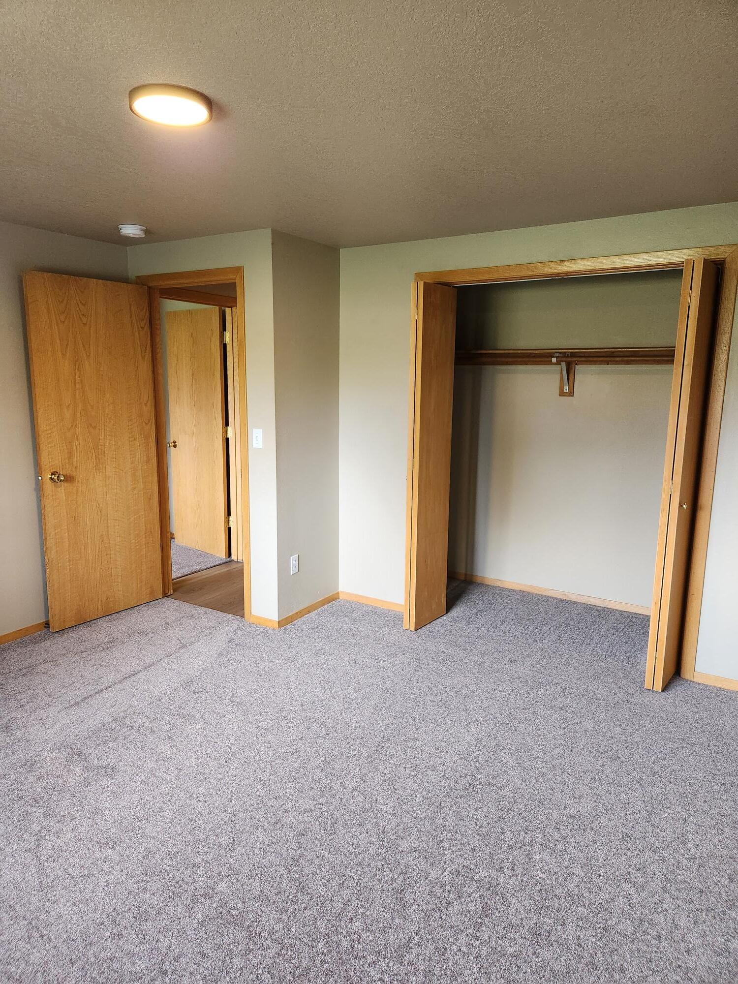 Building Photo - 341 Valley Grove Dr