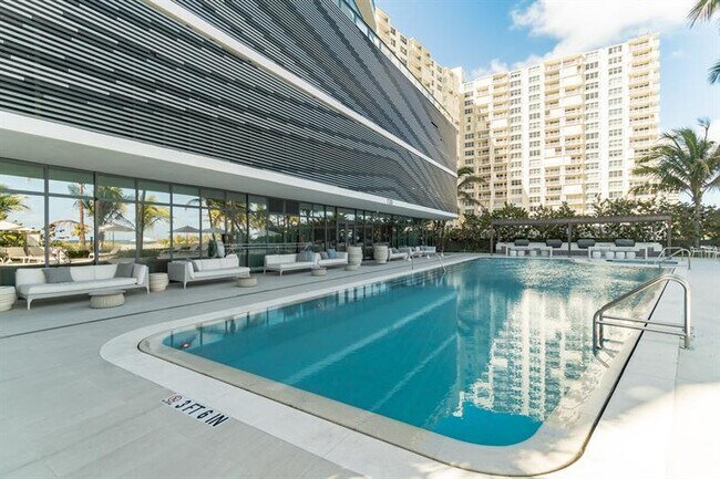 Building Photo - 730 N Ocean Blvd
