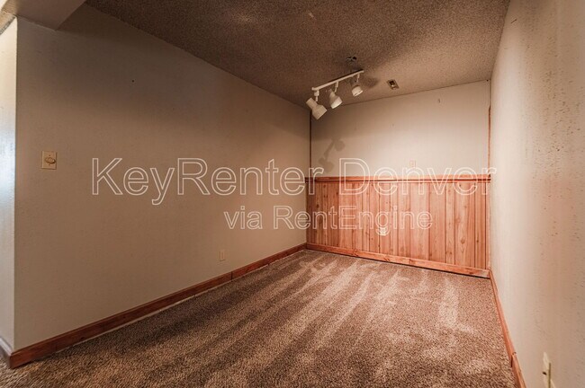 Building Photo - 1498 S Bahama St