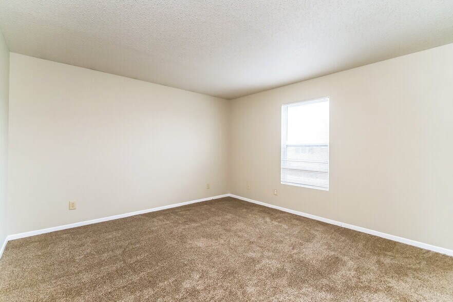 Building Photo - 2832 Ludwig Dr