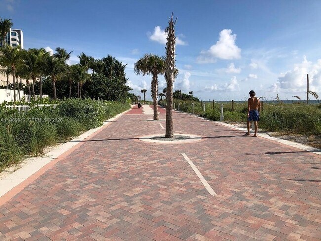 Building Photo - 5005 Collins Ave