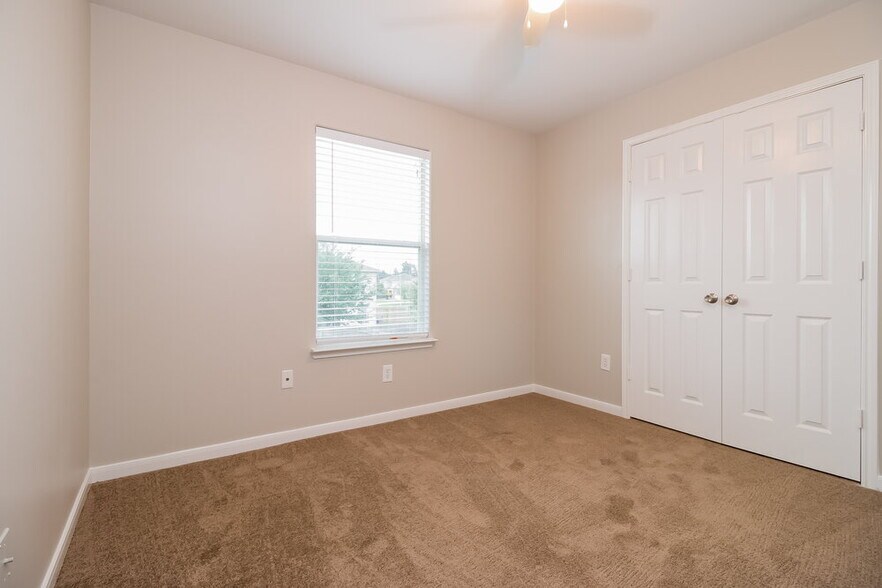 Building Photo - 29043 Village Creek Loop