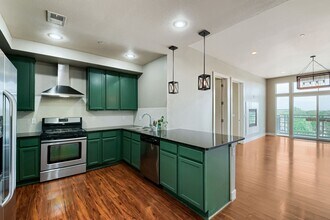 Building Photo - 1 MONTH FREE!!!!! 2bd/2ba Top Floor Condo in Congress Park - Available 8/7!
