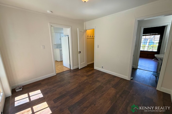 Building Photo - Charming 1 Bedroom Home with Private Yard in Pacifica