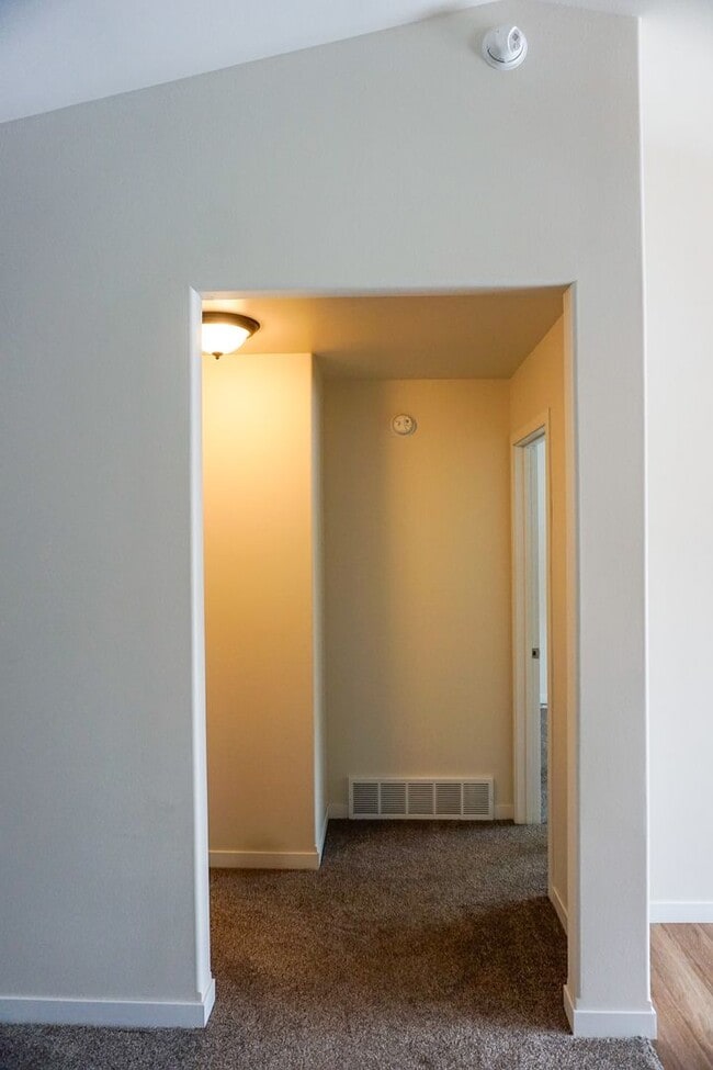 Building Photo - 3 Bed 2 Bath Twin Home