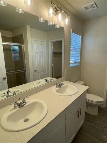 Building Photo - 366 Lake Erie Dr