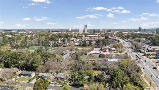 Building Photo - 2815 Carolyn Dr