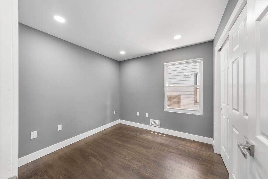 Room 3 - 1117 Chestnut St