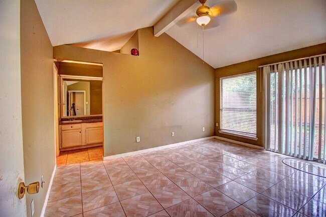 Building Photo - 11818 Plumpoint Dr