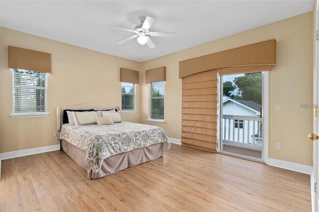 Building Photo - 828 Ellwood Ave