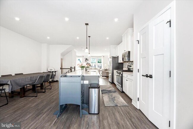 Building Photo - 6042 Fallfish Ct