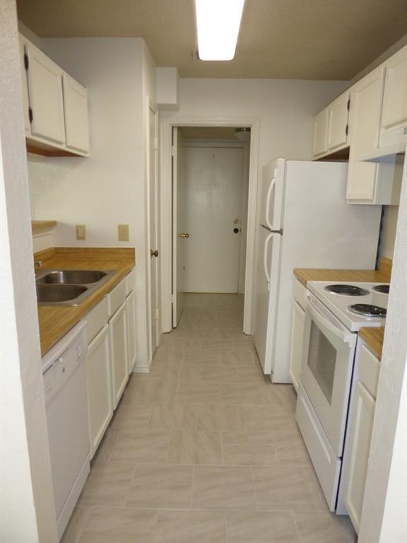 Building Photo - 9102 Sanger Dr