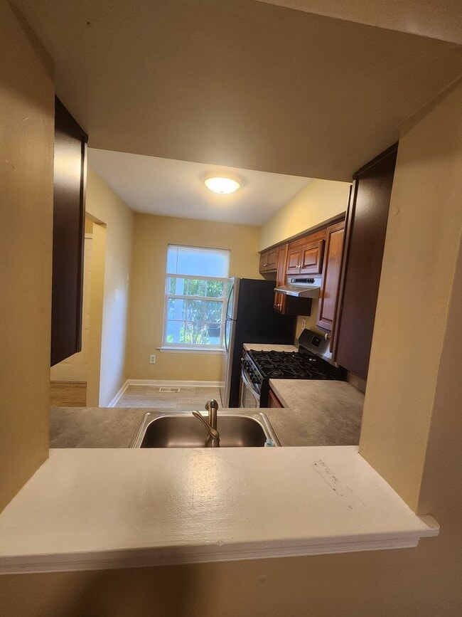Building Photo - Patriot's Ridge 2 Bd / 1.5 Bth Condo in Ce...