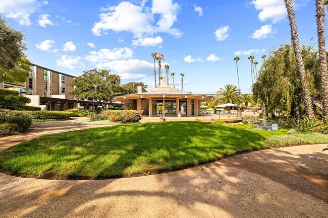 Building Photo - 3050 Rue D’Orleans