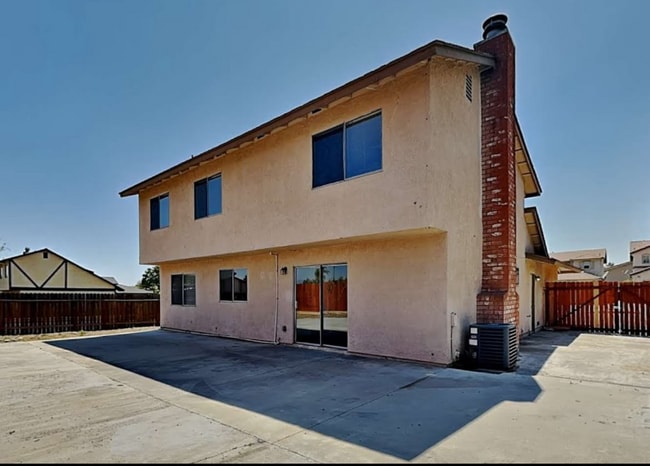 Building Photo - 4861 Lime Ave