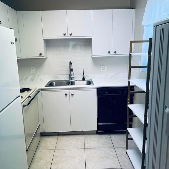 Building Photo - 13 Lake Vista Trail